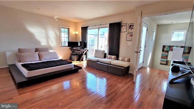Building Photo - 9700 Cedar Farm Cir