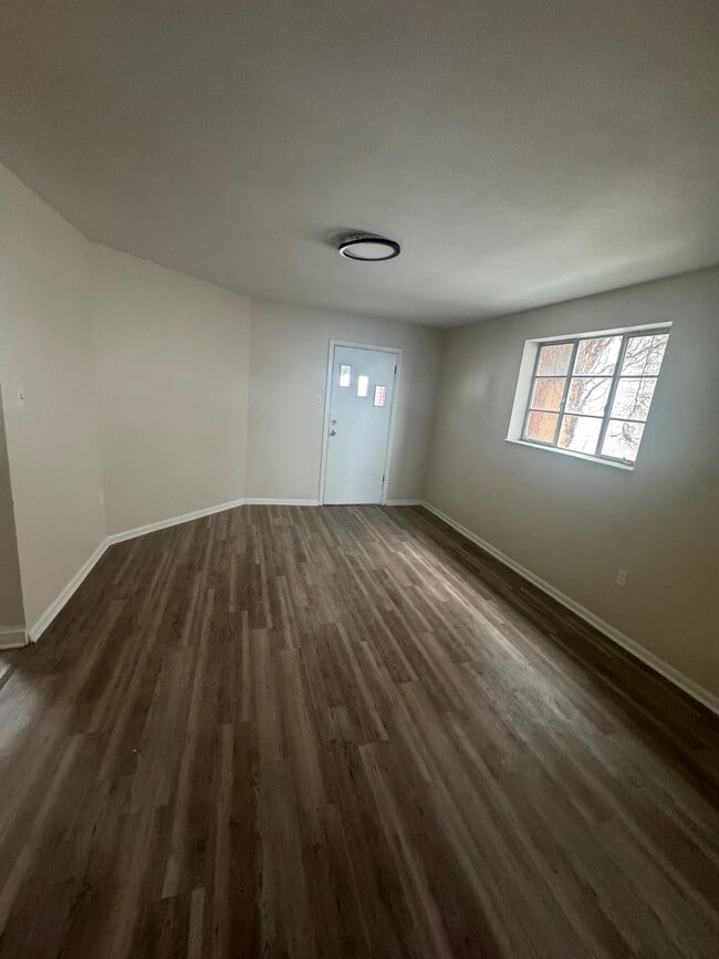 Building Photo - 545 Stokes Ave