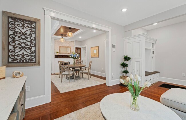 Building Photo - Beautifully Furnished 2 Bedroom Apartment