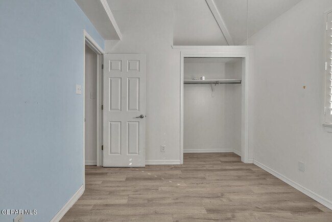 Building Photo - 1049 Desierto Luna St