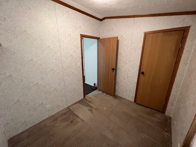 Building Photo - 3 Bedroom 2 Bath High-End Mobile Home with...