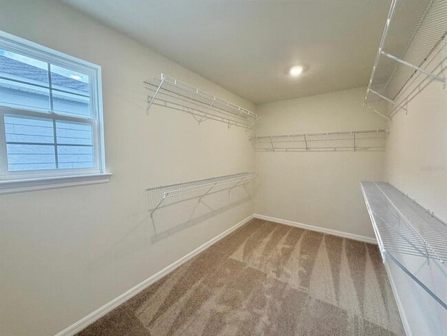 Building Photo - 6985 Oak Commons Way