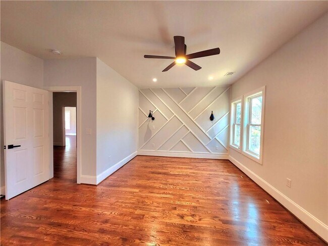 Building Photo - 1112 Shepherds Ln NE