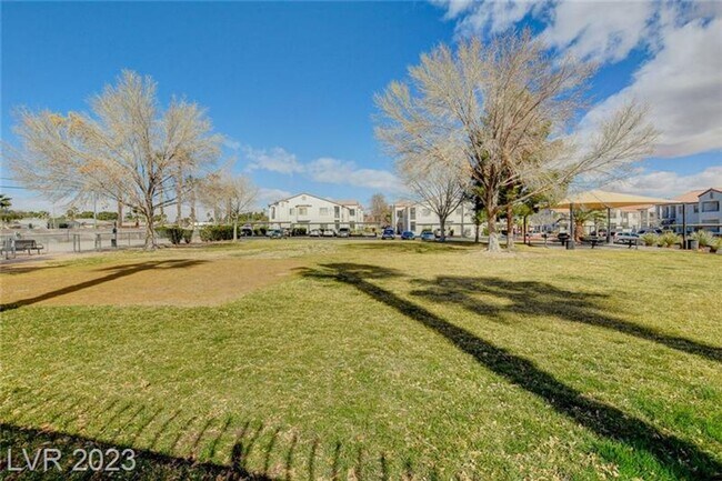 Building Photo - 2 bedroom Condo