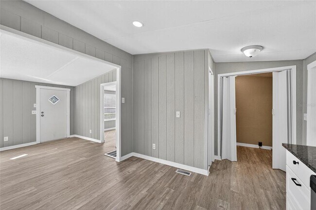 Building Photo - 39256 Lizabeth Cir