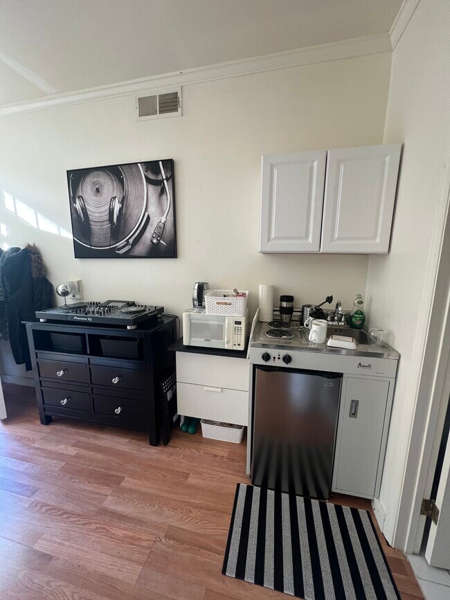 Building Photo - 532 S Irving Blvd