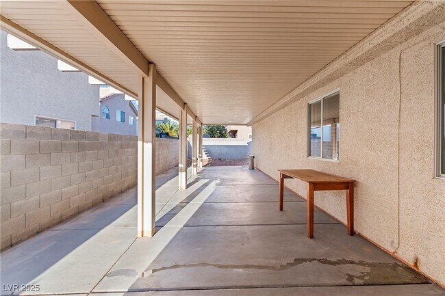Building Photo - 5616 Royal Castle Ln