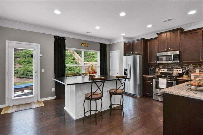 Building Photo - 307 Lakeside Ln