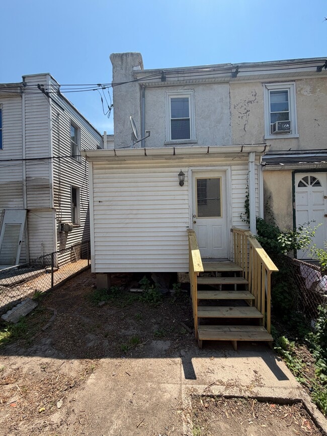 Building Photo - 119 Pearl St