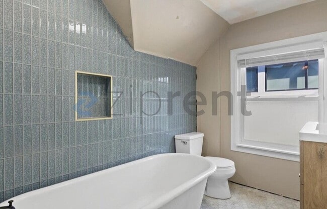 Building Photo - 2038 8th Ave N