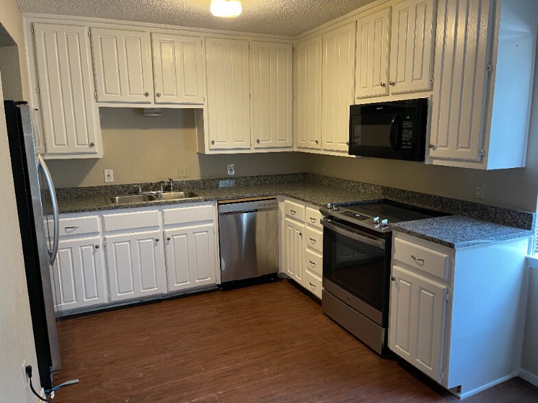 Building Photo - 1226 Baylor Ave