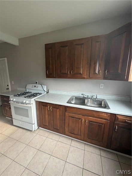 Building Photo - 214 Rowland St