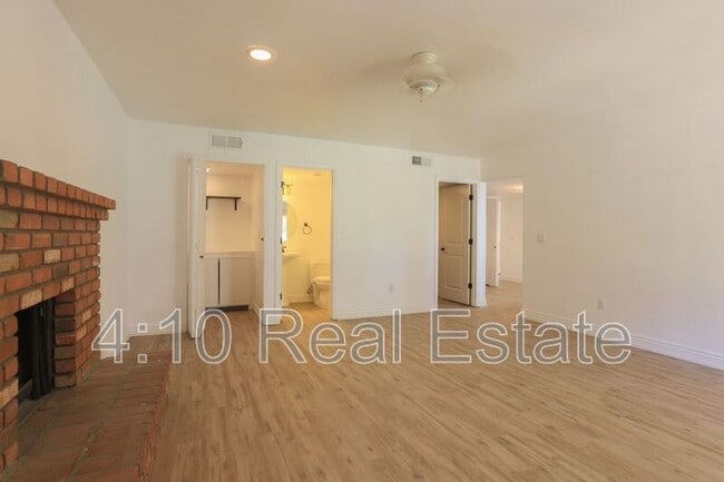 Building Photo - 951 E Leeward Ln
