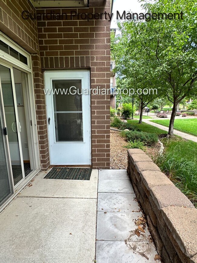 Building Photo - St Louis Park Condo, Ground Level Walk Out...