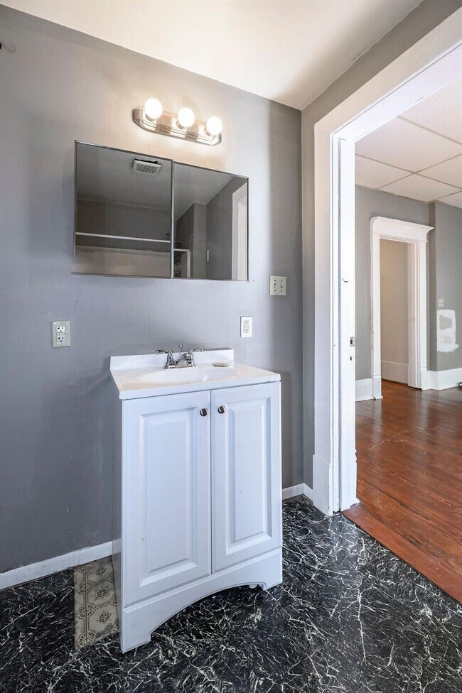 Building Photo - 348 Woodland Ave