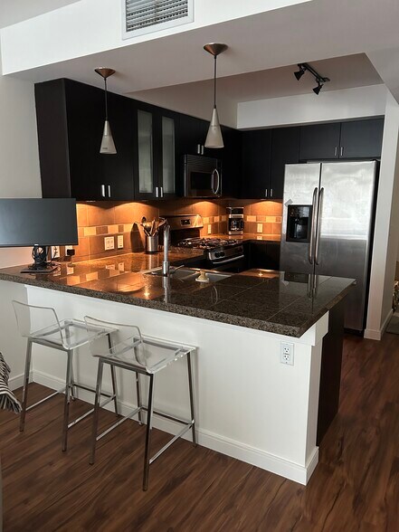 Kitchen Counter - 819 Virginia St