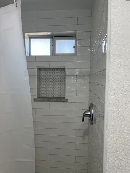 Building Photo - 207 S Sabinas St