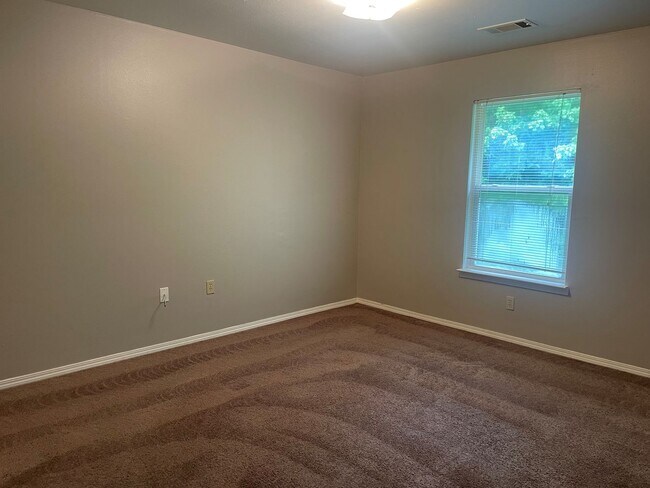 Building Photo - uTown - Your Perfect Rental Community!