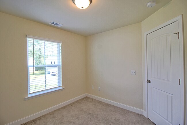Building Photo - 711 Mill Creek Cir
