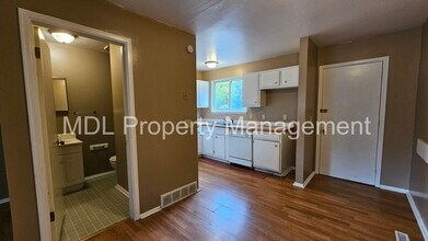 Building Photo - 412 N Charles St