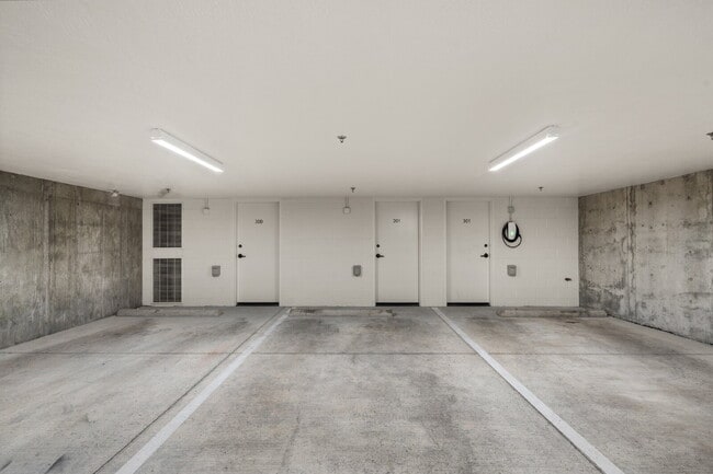 Building Photo - 175 Lithia Way