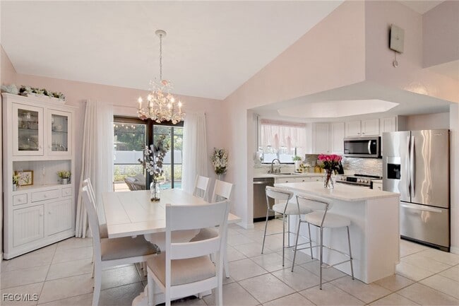 Building Photo - 4531 SW 14th Pl