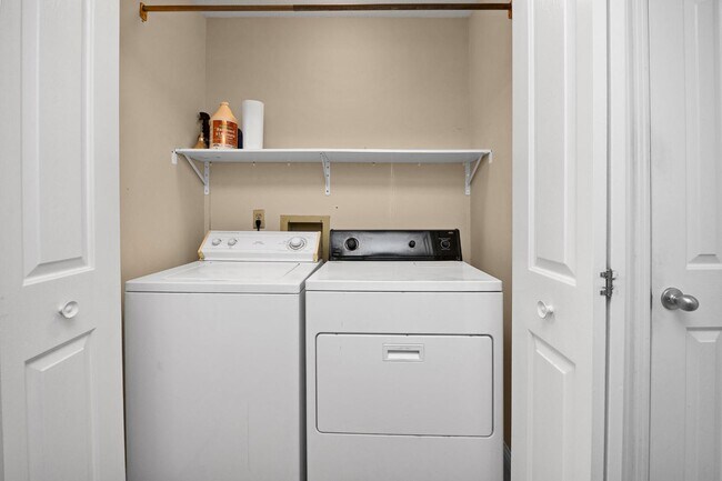 Building Photo - 1125 Oak St