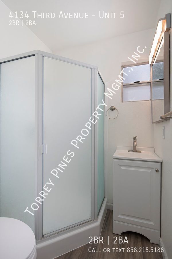 Building Photo - 4134 Third Avenue-Unit 5