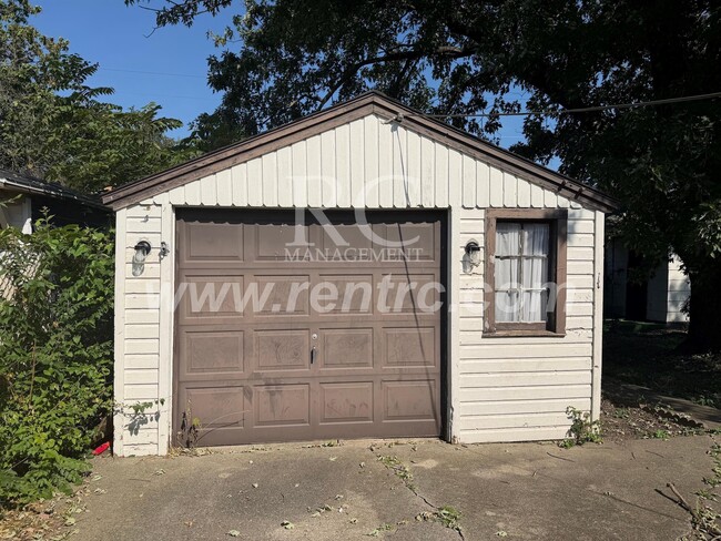 Building Photo - 411 Anderson-
