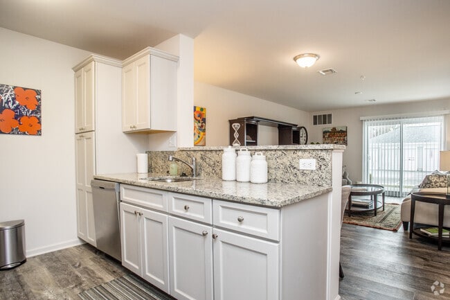 2BR, 2BA - Summit at Mill Hill