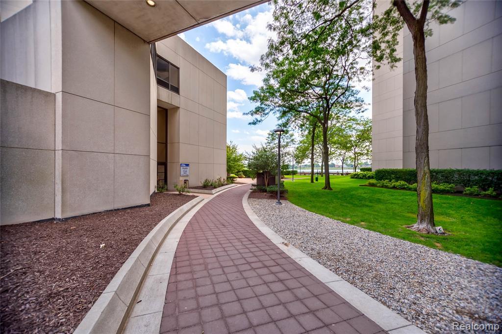 Building Photo - 300 Riverfront Dr