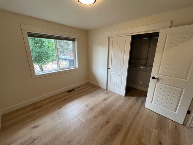 Building Photo - Amazing 4 Bed/3 Bath Home on One Acre with Large Shop – In Home Child Care Opportunity