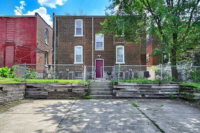 Building Photo - Showtime in Tower Grove South
