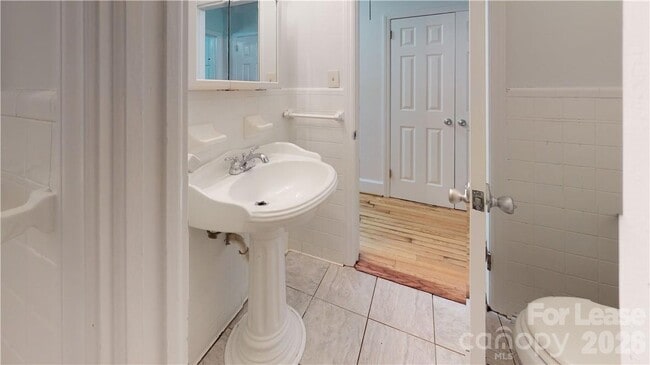 Building Photo - 1426 Bevis Dr