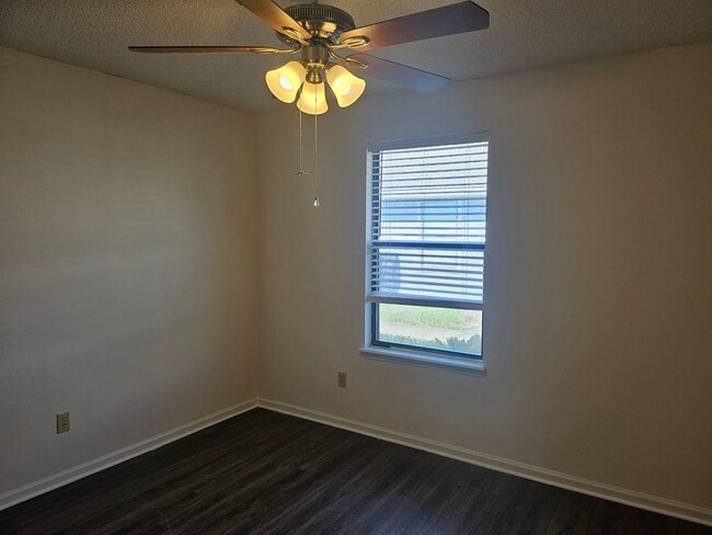 Building Photo - 1342 Independence Dr