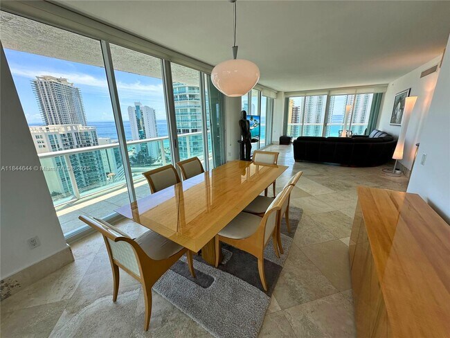 Building Photo - 16500 Collins Ave