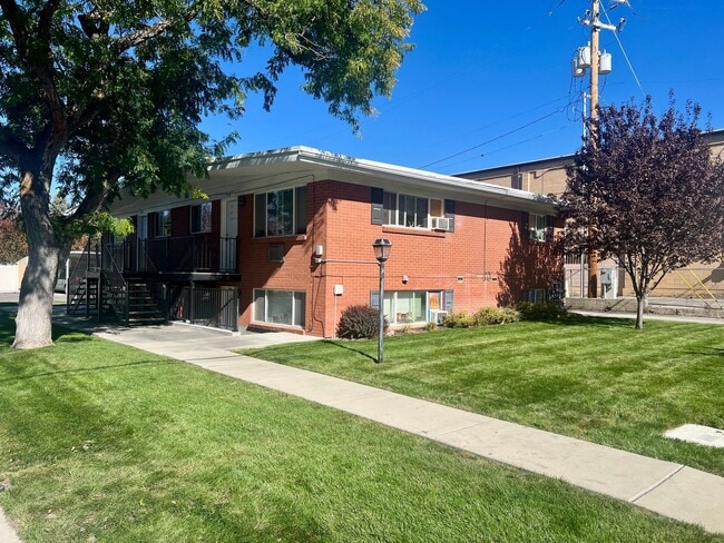 Building Photo - 1/2 off first month's rent on Remodeled unit in Millcreek