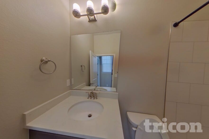 Building Photo - 686 Ranchhand Dr