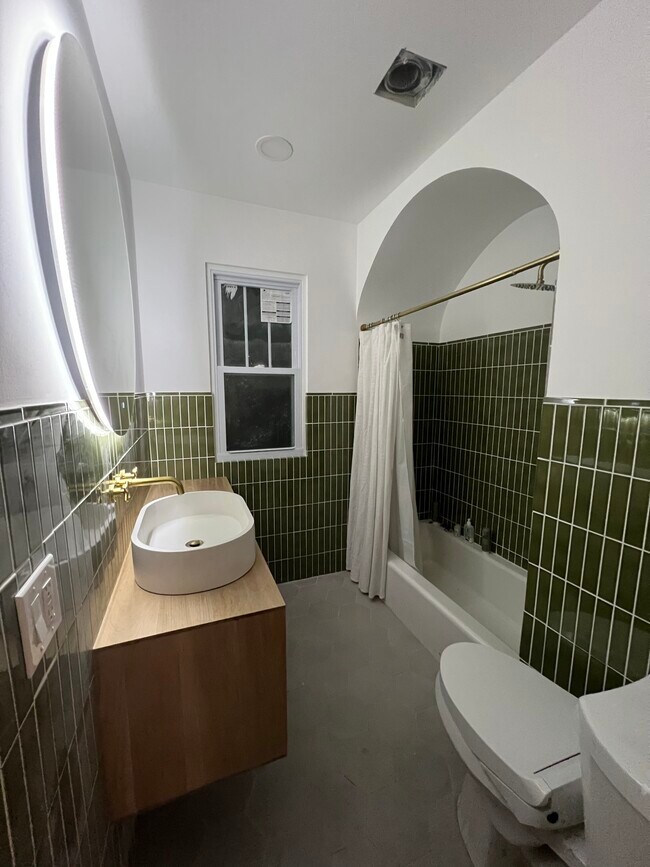 Building Photo - 528 Fellows Ave