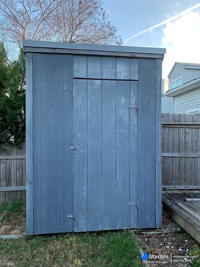 Building Photo - 3 br, 1 bath Townhome - 1426 Dighton Ct