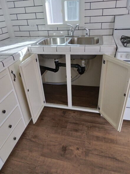 Building Photo - 3300 Portola Dr