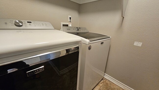 Building Photo - 2115 Glenwood Ln