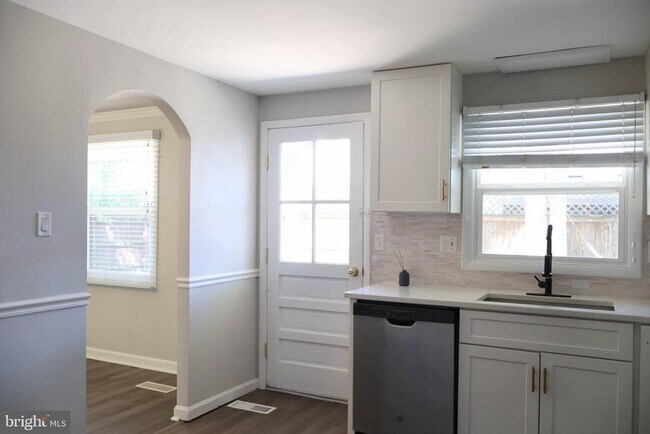 Building Photo - 5218 Caroline Cir