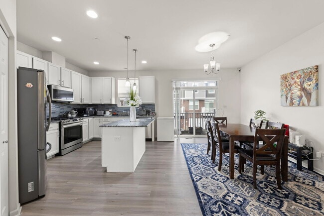 Building Photo - 4415 Monroe Ct