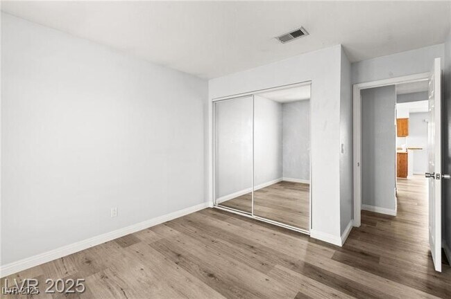 Building Photo - 7300 W Pirates Cove Rd