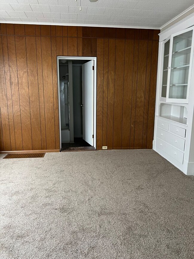 Building Photo - 705 Short St