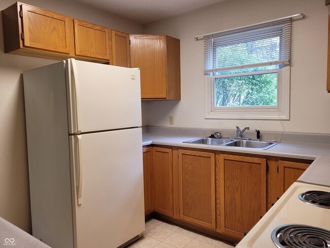 Building Photo - 250 Locust Ln