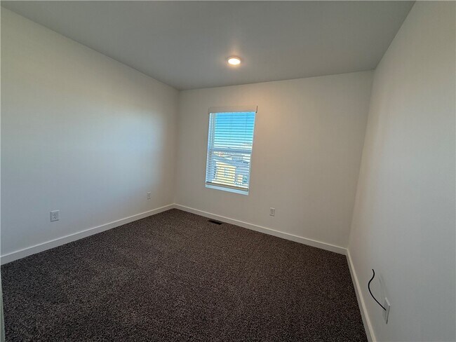 Building Photo - 831 States Ave