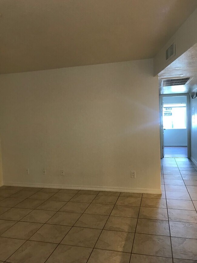 Building Photo - 1808 N 32nd St