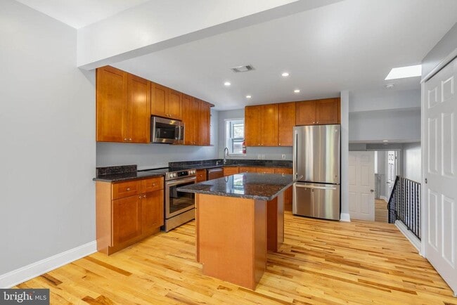 Building Photo - 2225 Mt Vernon St